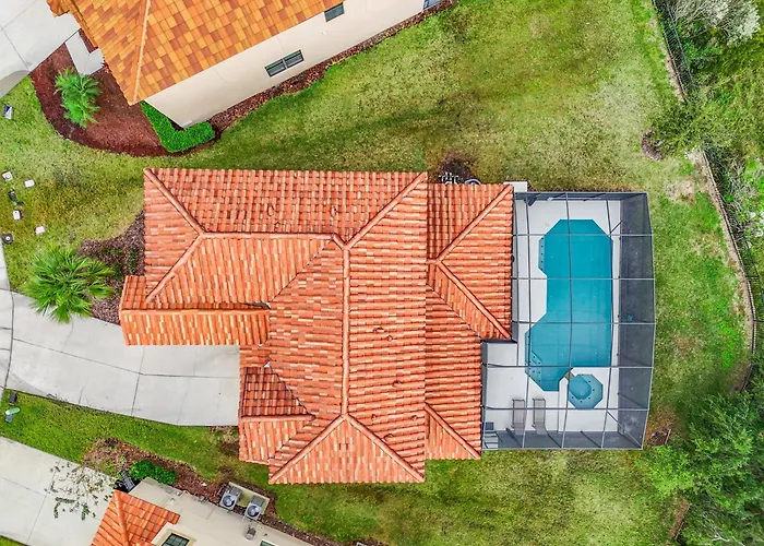 Tranquility Hut, Spacious 4-Bedrooms, 4-Bathrooms, Pools, Free Parking